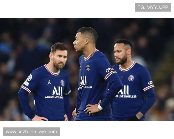 巴黎圣日耳曼战术多变，梅西再送精妙传球，巴黎圣日耳曼迎接梅西直播